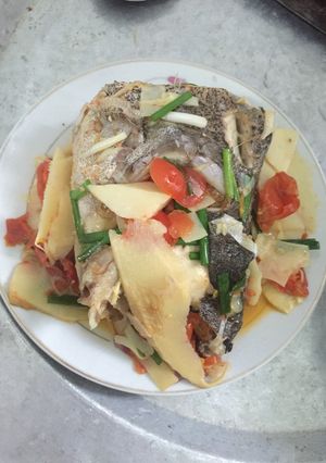 Hình của món Cá song (cá mú) nấu măng chua.