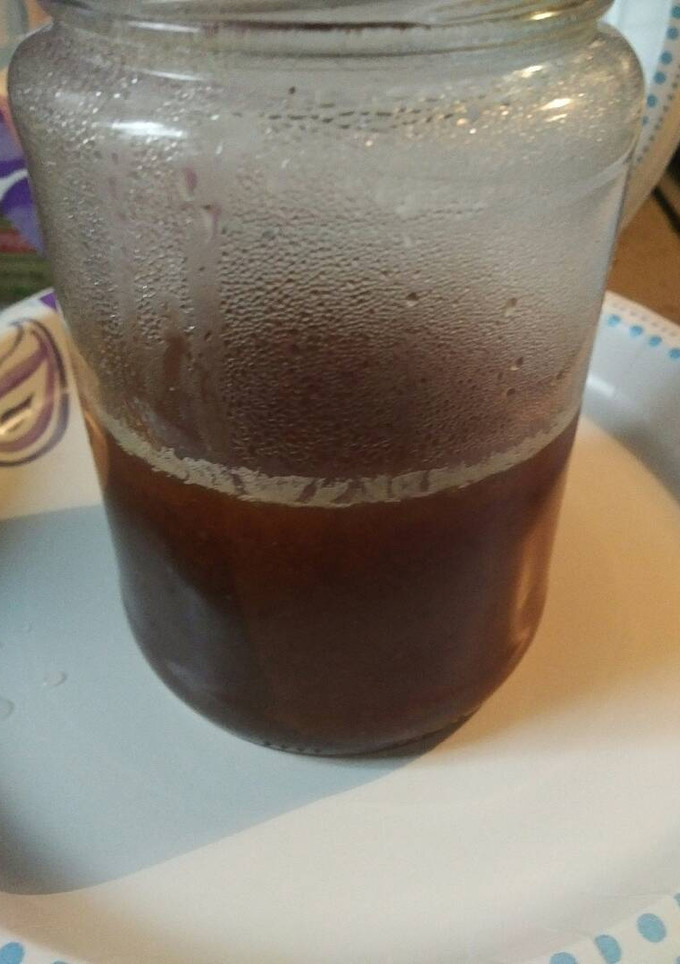 A picture of Date Syrup.