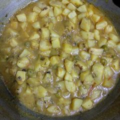 A picture of Potato-Peas Curry.