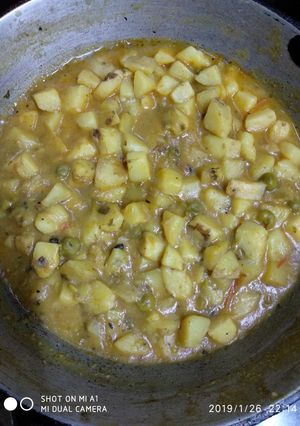 A picture of Potato-Peas Curry.