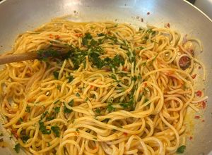 Foto di Spaghetti in padella 82 con il capriccio di pesce calabrese