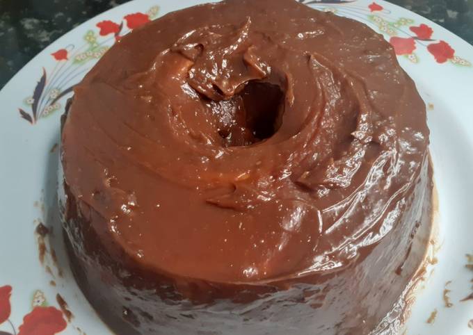 Renda extra: aprenda 3 receitas de bolo de chocolate na batedeira