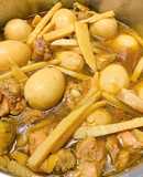 Gà kho trứng và măng tươi