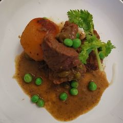 A picture of Beef in parsley sauce.