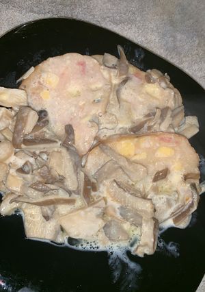 Una foto de Redondo de pollo con salsa de setas