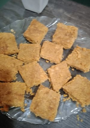 सुकडी (sukadi recipe in marathi) रेसिपी चे मुख्य फोटो 