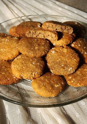 Una foto de 🍘🍯Galletitas integrales de ricota, miel y canela 🍯🍘