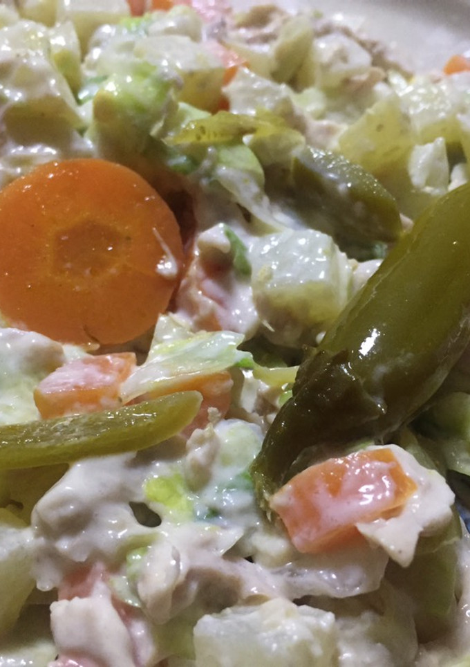 Una foto de Ensalada de pollo con papa