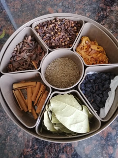 பாய் வீட்டு பிரியாணி மசாலா / Garam Masala powder / 3 பொருள்கள் தான் செய்முறை முக்கிய புகைப்படம்