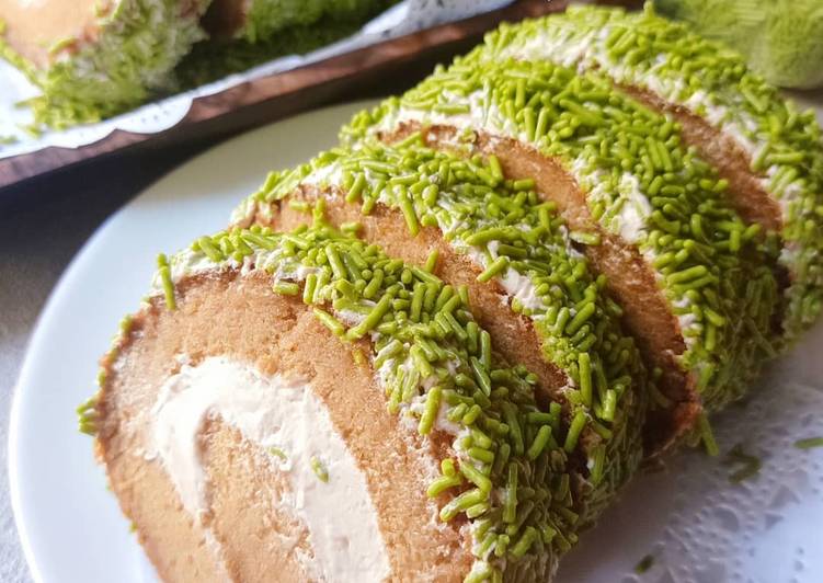 #69 Mocca Green Tea Roll Cake