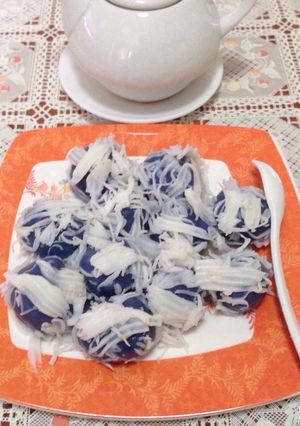 รูปของ ขนมต้มอัญชัน