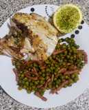 Corvina a la plancha con guisantes
