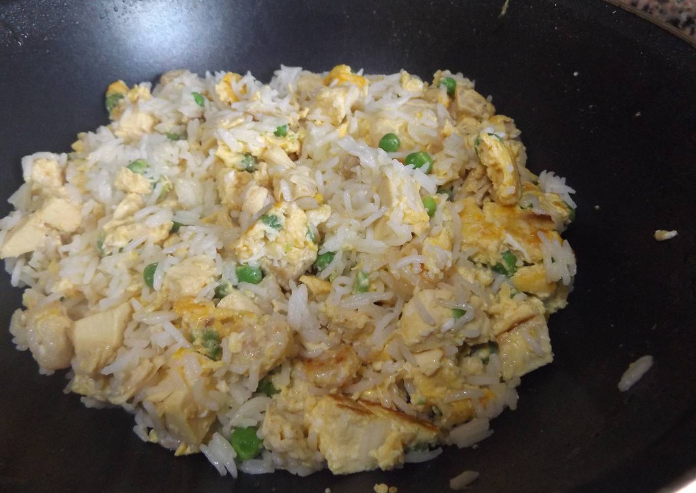 Arroz basmati con pechuga de pollo y guisantes