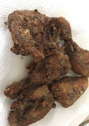 Una foto de Pollo frito picante, estilo Dominicano