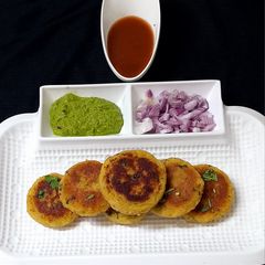 A picture of Chana dal &soya chunks tikki /pettis (Roasted).