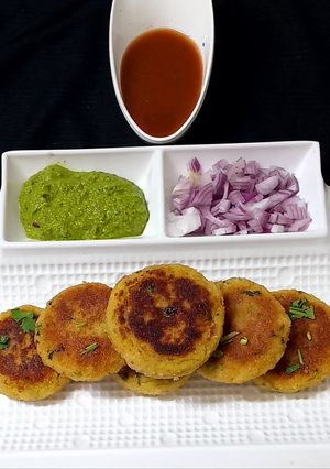A picture of Chana dal &soya chunks tikki /pettis (Roasted).