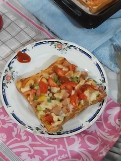 عکسی از دستور پیتزا با نون تست 🍕😋(تغذیه مدرسه)