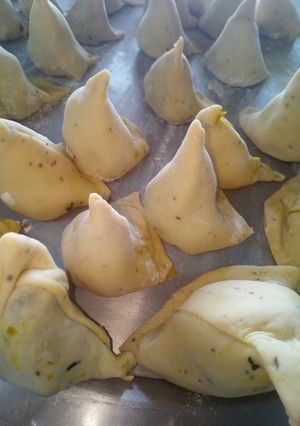 A picture of Punjabi samosas.
