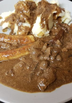 A picture of My Slow cooked Liver & Onions in gravy. 😀.