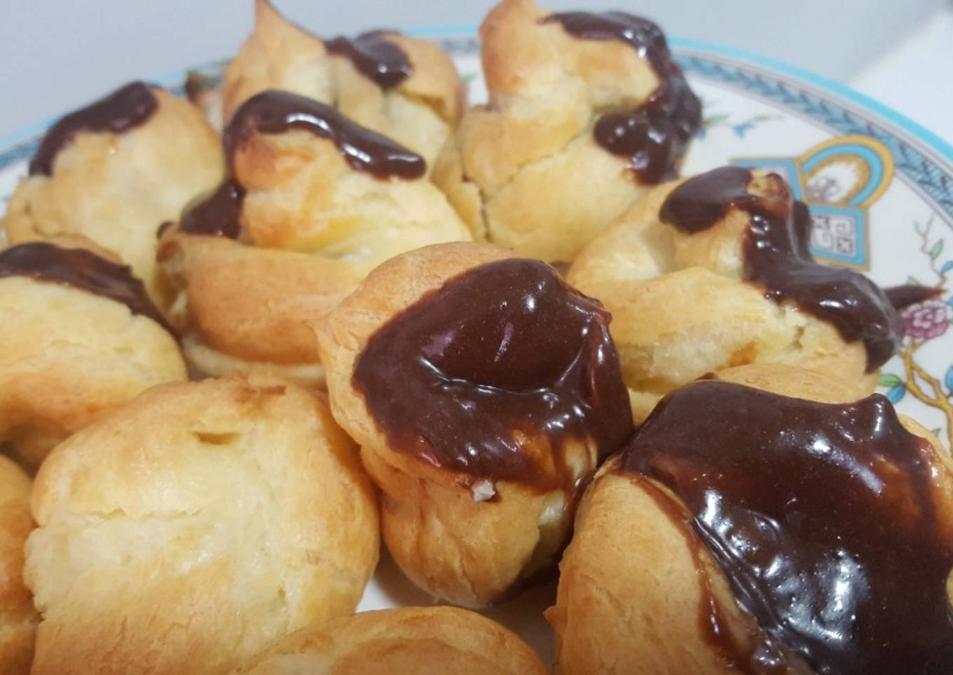 Profiteroles de chocolate