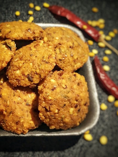 A picture of Chana dal vada.