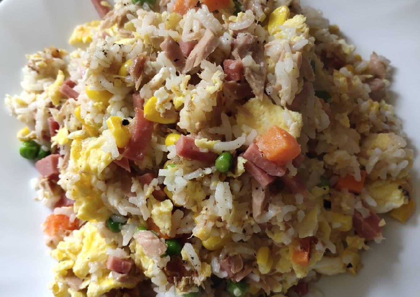 Sauteed rice with tuna and ham