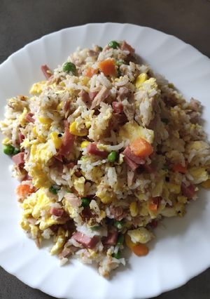 A picture of Tuna and Ham Fried Rice.