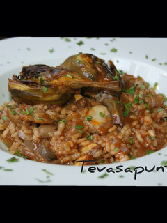 Una foto de Arroz con solomillo y alcachofas
