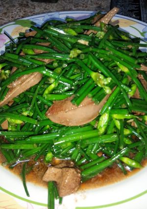 รูปของ ดอกกุยช่ายผัดตับหมู