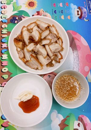 Hình của món Thịt ba chỉ chiên giòn da.