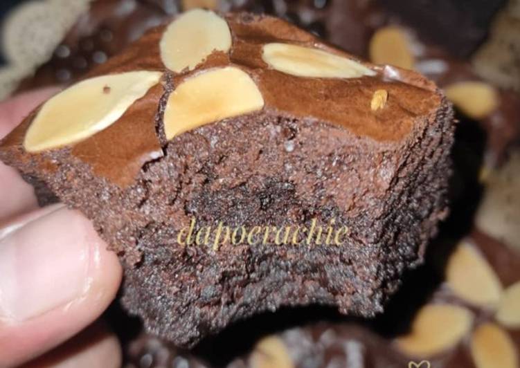 Bagaimana Menyiapkan Fudgy chewy brownie By dapoerachie Anti Gagal