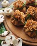 Гречневые блинные «мешочки» с курочкой и шампиньонами в сливочном соусе