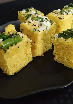 खमण ढोकळा (khaman dhokla recipe in marathi) रेसिपी चे मुख्य फोटो 
