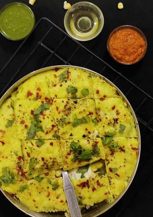 ચીઝ કોનૅ ઢોકળા (Cheese Corn Dhokla Recipe In Gujarati) રેસીપી મુખ્ય ફોટો