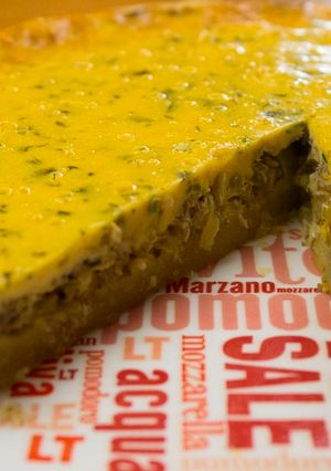 Una foto de Pastel con conservas de pescado