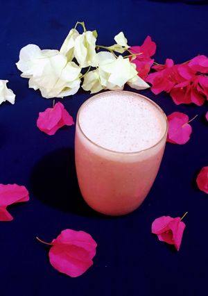 A picture of Rose Banana Smoothie.