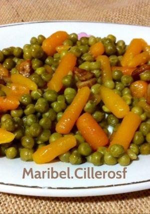 Foto principal de Guisantes y zanahorias al ajillo