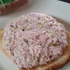 A picture of Tuna Salad.
