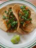 Tacos de nopalitos adobados