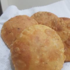 Kachori jalevi A picture of Kachori jalevi.