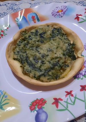 Una foto de Tarteletas de acelga y salsa blanca