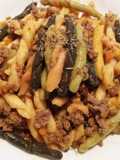 Strozzapreti colorati al ragù bianco e peperoni