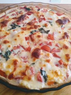 Una foto de Tarta caprese 🍅🧀🌱