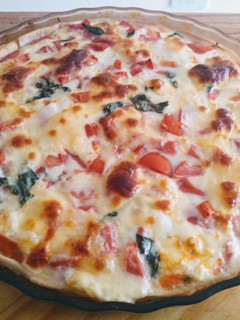 Una foto de Tarta caprese 🍅🧀🌱
