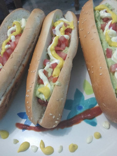 Una foto de Hot dog chileno (COMPLETO)
