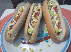Una foto de Hot dog chileno (COMPLETO)