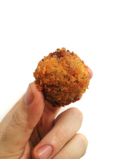 Una foto de Croquetas de nueces y chocolate