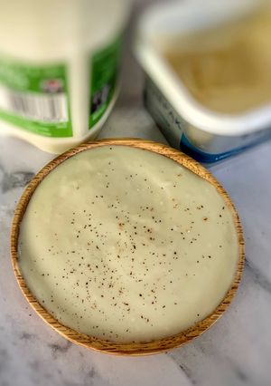A picture of Basic white sauce.