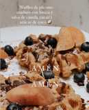 Waffles 🧇 de plátano 🍌 maduro y linaza con salsa de cacao, canela y azúcar de coco 🥥