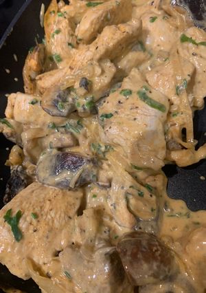 A picture of Chicken stroganoff.